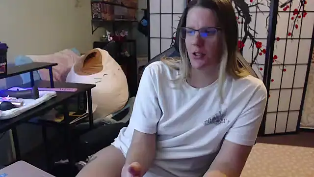 Sarahtineke online show from February 3, 11:07 pm