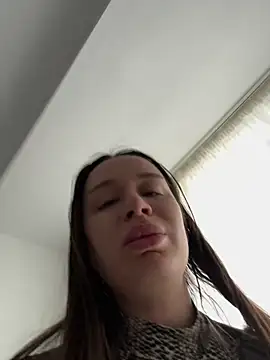 vixennn online show from April 21, 1:18 pm