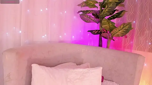 Snapshot of Iris_hott1 chatting on October 3, 3:55 am Iris hott1 online show from October 3, 3:55 am