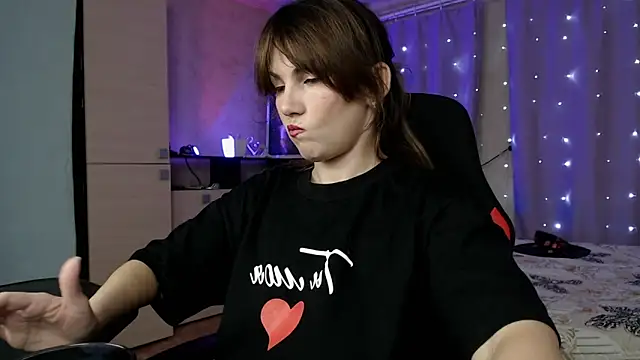 Daniela Cooperr online show from October 20, 5:05 pm