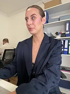 Hii Lolla online show from April 3, 7:06 am