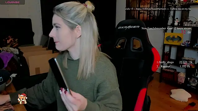 Lisaonthemoon online show from December 16, 9:31 pm