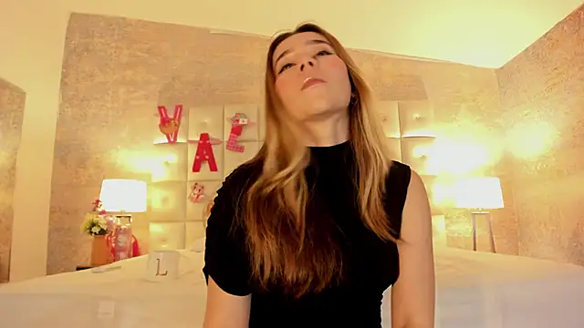 Lezy  online show from February 15, 7:35 pm