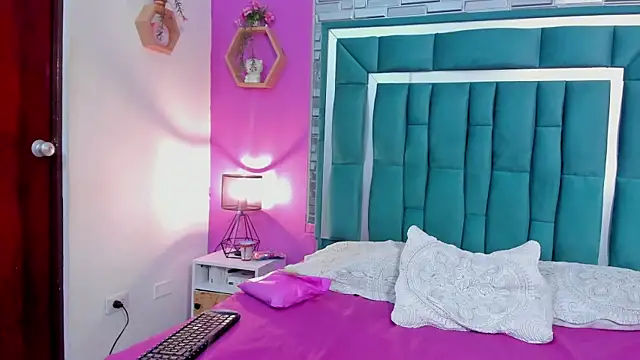 LORENSCOLLINS online show from September 24, 8:52 pm