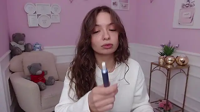 LucySkilar online show from October 12, 4:37 am