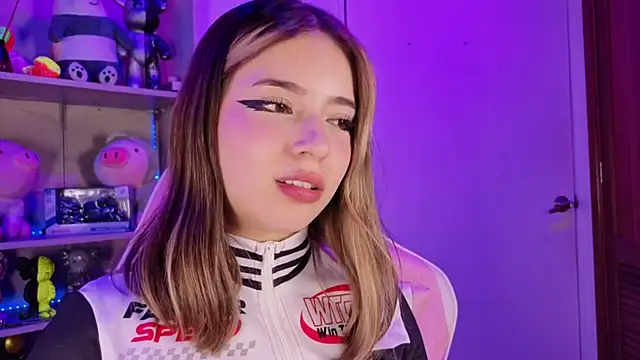 EmilyMiller  online show from April 16, 8:08 pm