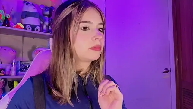 EmilyMiller  online show from April 9, 3:17 pm