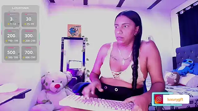 Pocahontaslovex online show from August 4, 11:00 pm