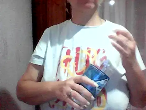 Snapshot of AnaXBerry chatting on September 18, 6:50 pm AnaXBerry online show from September 18, 6:50 pm