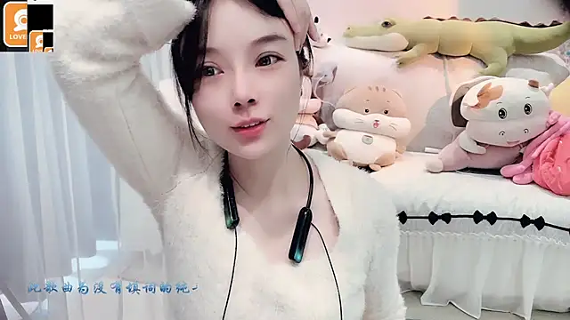 Snapshot of AKiKi711 chatting on October 16, 4:37 am AKiKi711 online show from October 16, 4:37 am