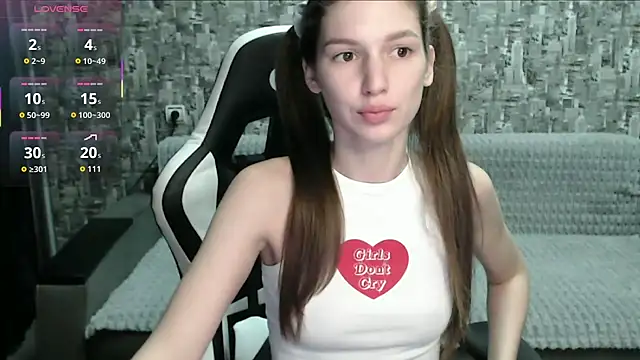 Snapshot of MissMiaCutie chatting on October 13, 1:47 pm MissMiaCutie online show from October 13, 1:47 pm