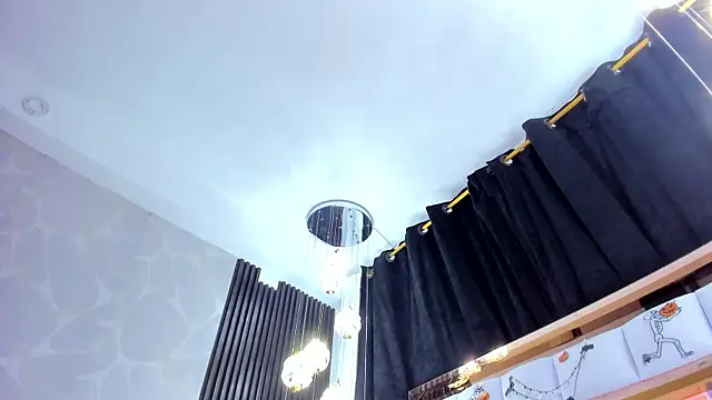 SarayRoyse online show from October 31, 7:40 pm