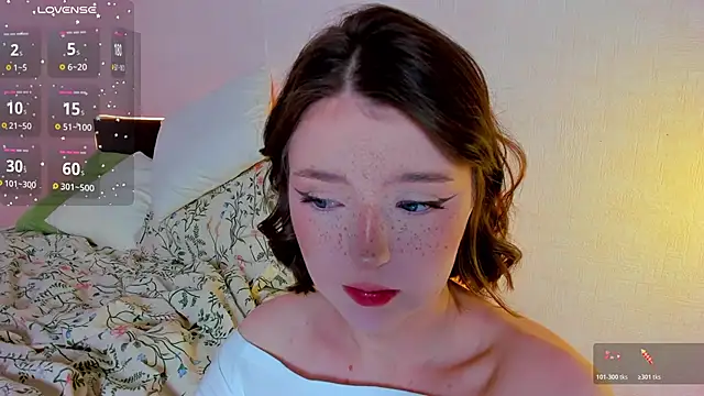 lexxxxxxi online show from March 5, 6:15 pm