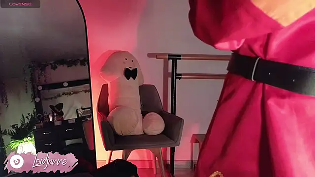 loIijanne online show from November 7, 12:49 am