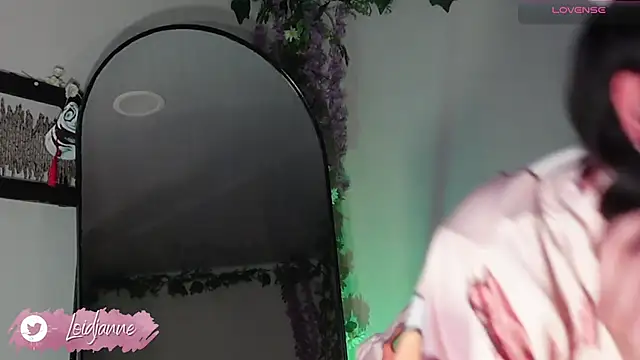 Snapshot of loIijanne chatting on October 26, 8:37 pm loIijanne online show from October 26, 8:37 pm