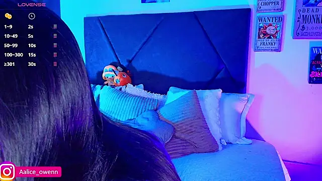 Aliceowenn online show from January 8, 5:06 pm