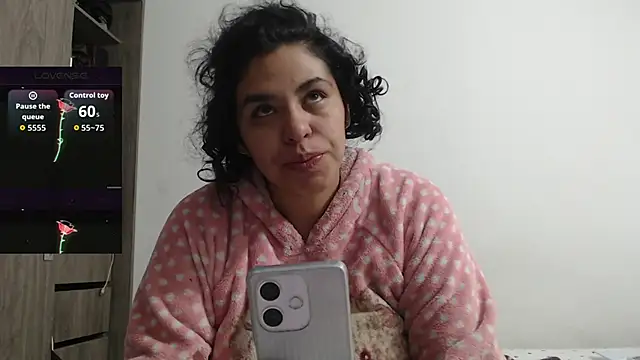 Snapshot of Anne_purple chatting on September 22, 4:27 pm Anne purple online show from September 22, 4:27 pm