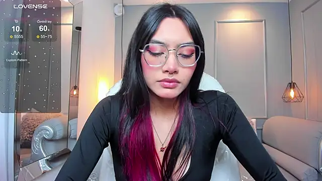 AzuraKindong online show from November 18, 7:15 pm