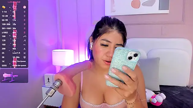 hottie mine  online show from October 18, 7:26 pm