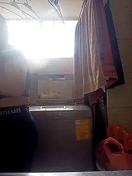 Snapshot of Laura_martin_ chatting on October 18, 5:37 pm Laura martin online show from October 18, 5:37 pm