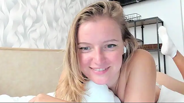 Ameliasweety69 online show from September 22, 11:52 am