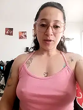 emilypoppy3 online show from April 8, 9:50 pm