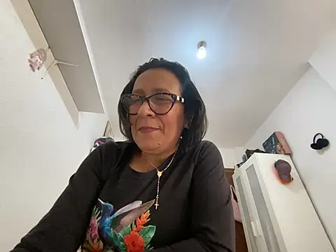 sweeviolet online show from March 29, 3:00 pm