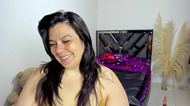 martina foxy  online show from April 22, 11:40 am