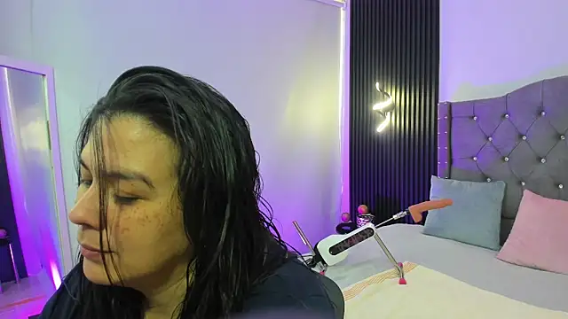 martina foxy  online show from December 3, 11:45 am