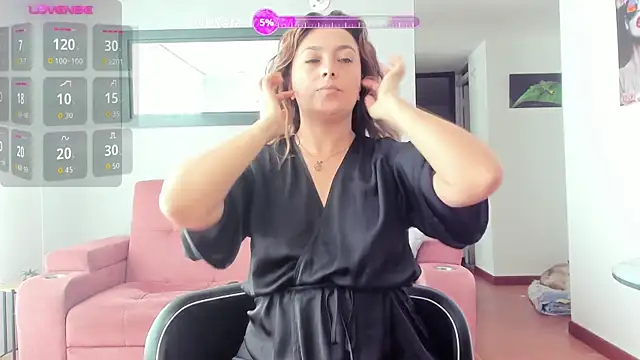 lauramcdowell1 online show from February 8, 1:15 pm