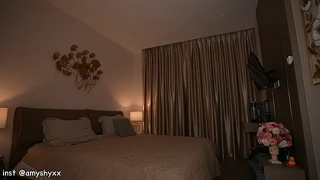 AmyLuxe online show from October 3, 2:44 pm