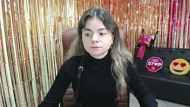 Snapshot of TinaRedly chatting on October 9, 5:39 pm TinaRedly online show from October 9, 5:39 pm