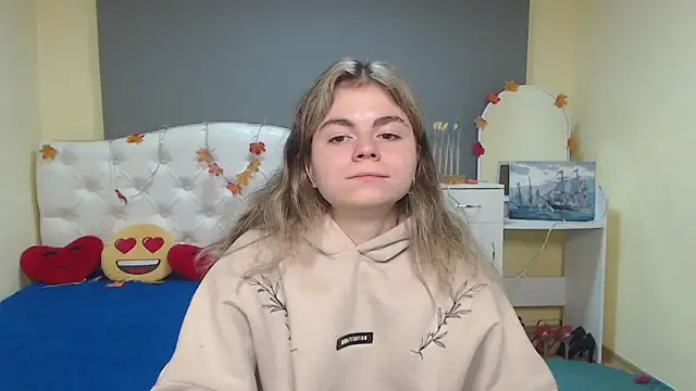 TinaRedly online show from November 17, 6:52 pm