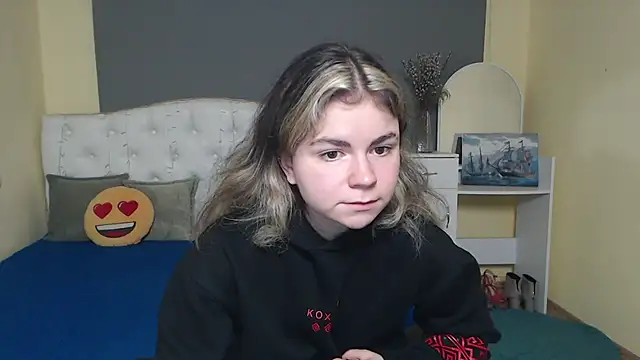 TinaRedly online show from November 10, 6:36 pm