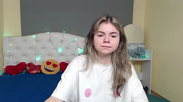 TinaRedly online show from December 4, 7:36 pm