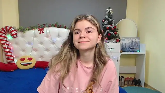 TinaRedly online show from December 13, 7:53 pm