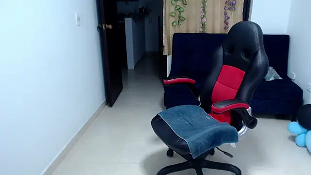 Snapshot of kaira_sweet_ chatting on October 19, 6:37 am kaira sweet online show from October 19, 6:37 am