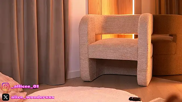 VanessaSimon online show from April 4, 6:23 am