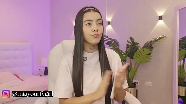 miagomezweb1 online show from September 30, 2:01 pm