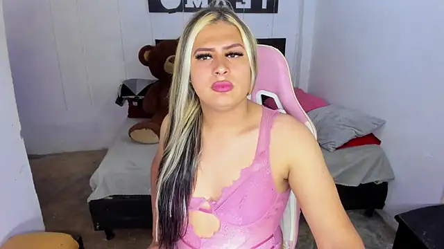 blonde girl01 online show from April 8, 8:00 pm