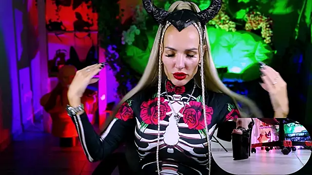 MonicaMaxwel online show from October 31, 11:58 am