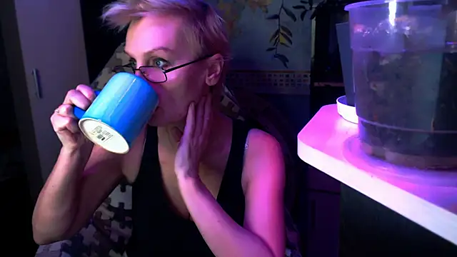 HelgaHimmell online show from April 6, 9:49 pm