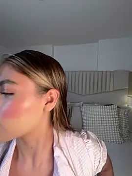  laura 02 online show from June 13, 1:25 am