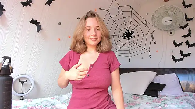 Snapshot of Sophy_Bunny chatting on October 16, 8:55 pm Sophy Bunny online show from October 16, 8:55 pm