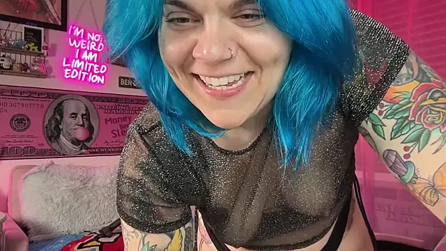 CherryBombBomb online show from November 14, 5:51 am