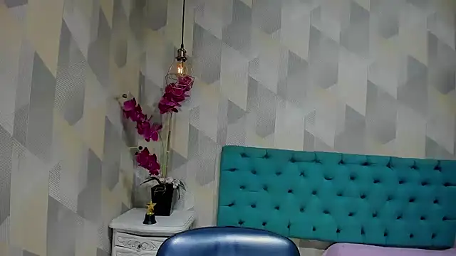 Snapshot of LindaBreeS chatting on October 4, 4:00 pm LindaBreeS online show from October 4, 4:00 pm