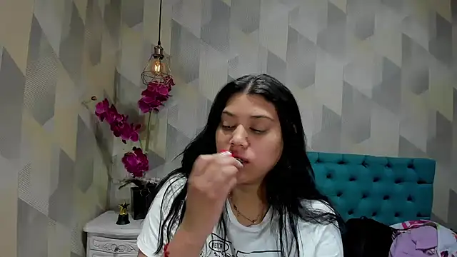 Snapshot of LindaBreeS chatting on October 10, 4:34 pm LindaBreeS online show from October 10, 4:34 pm
