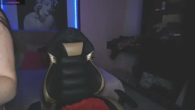 Andrea Ramos online show from November 8, 7:30 pm