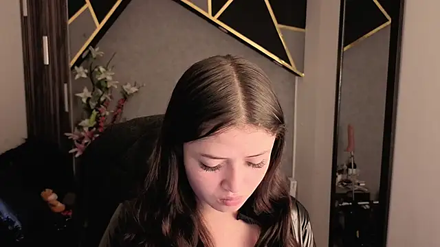 almma shy online show from October 31, 3:05 pm