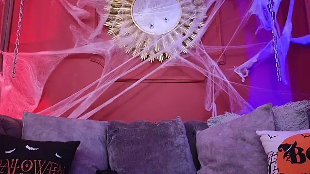 Julieta Russell online show from October 18, 2:09 pm